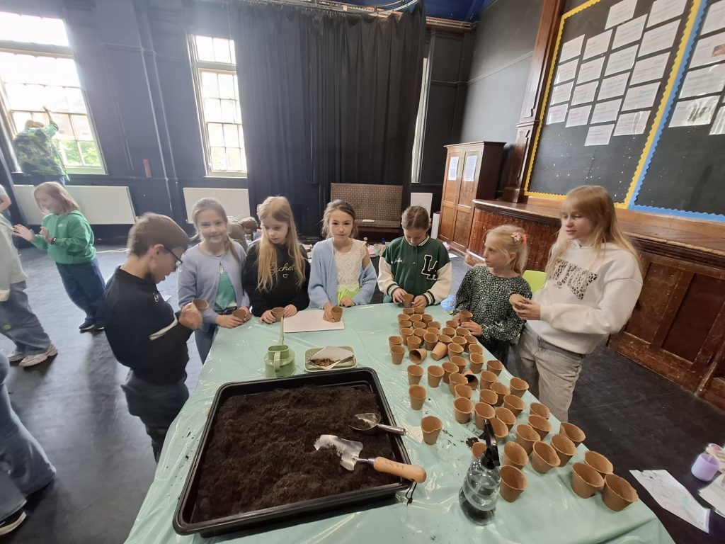 Obchody Dnia Ziemi w oddziałach wczesnoszkolnych.