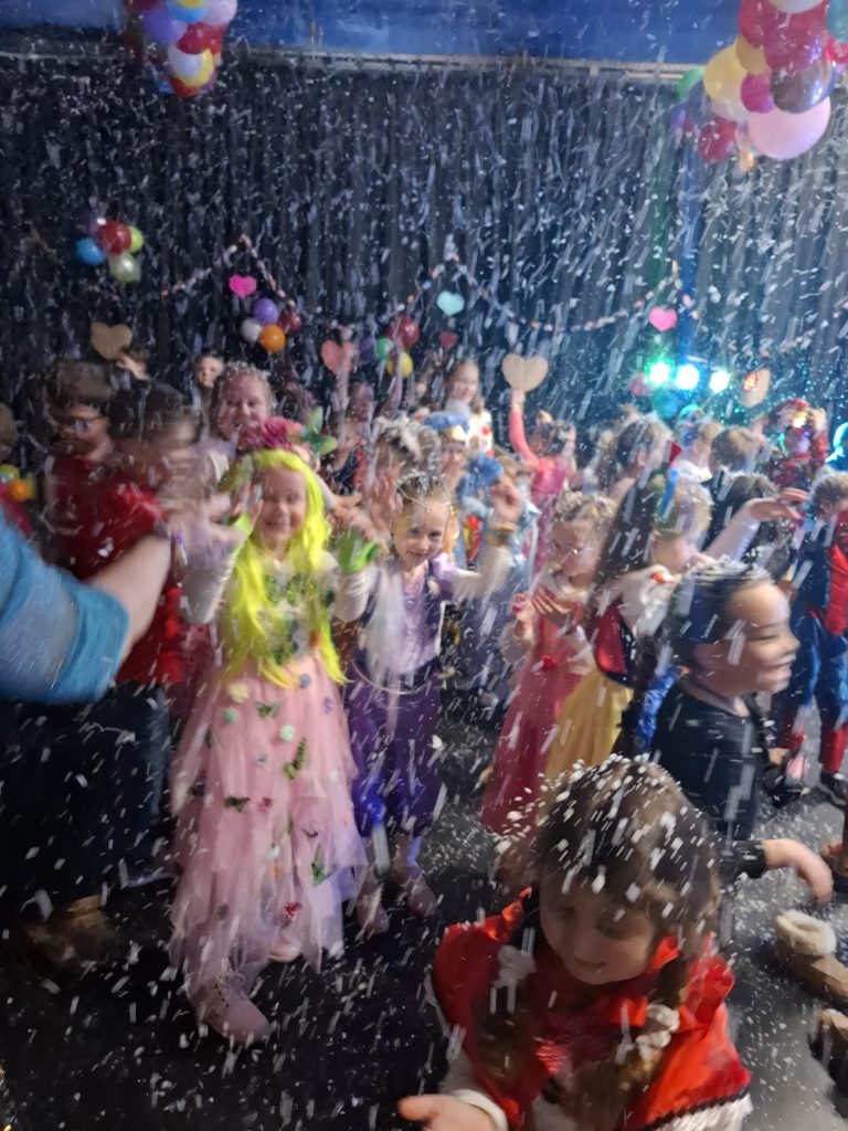 Bajkowy Bal Karnawałowo-Walentynkowy klas 0–3